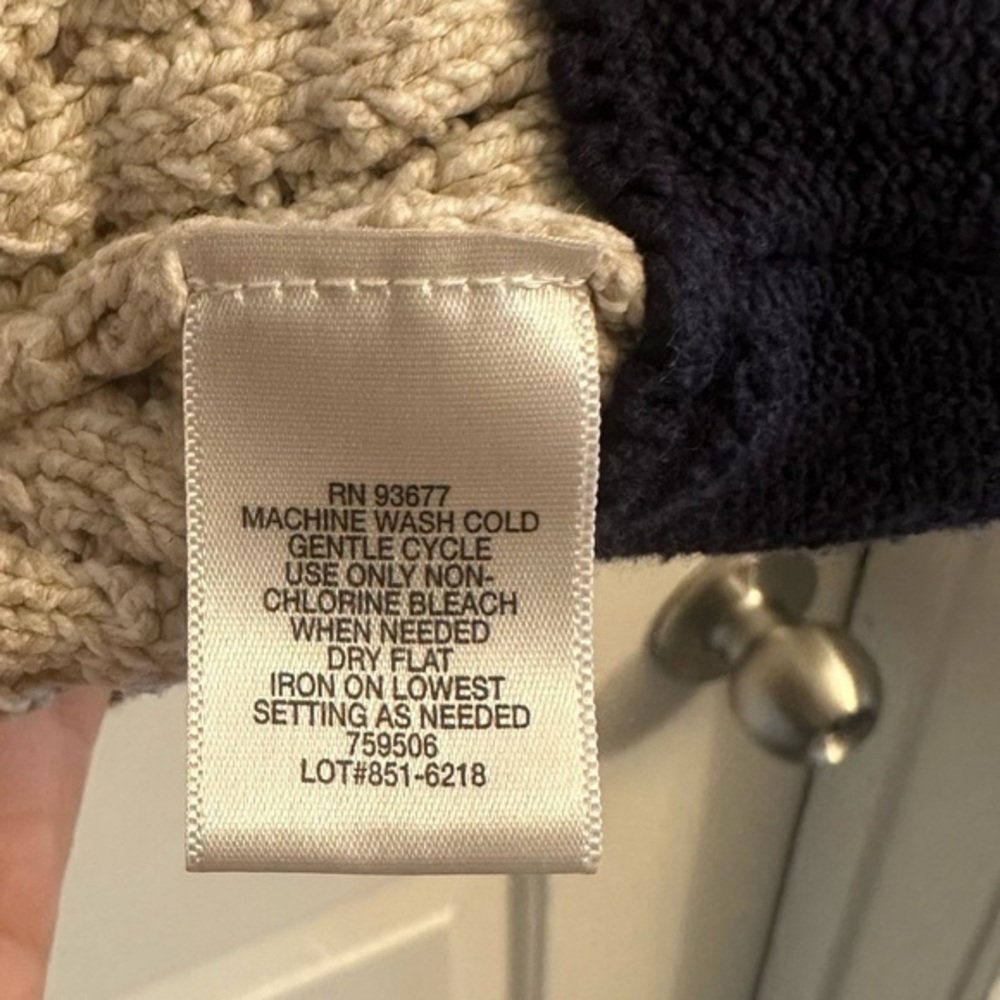 Liz Claiborne‎ cozy cardigan, neutral color combo. Size L - Picture 3 of 6